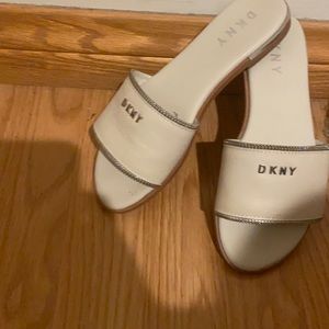 DKNY SANDALS